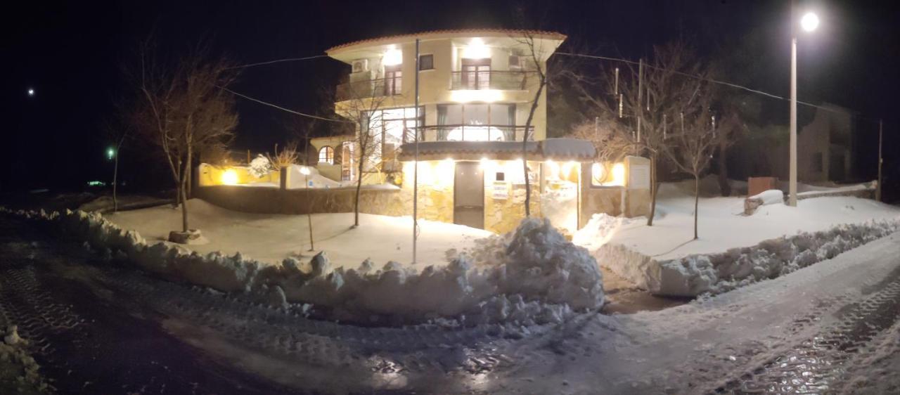 Xenonas Κithαiron Hotel Vilia ภายนอก รูปภาพ