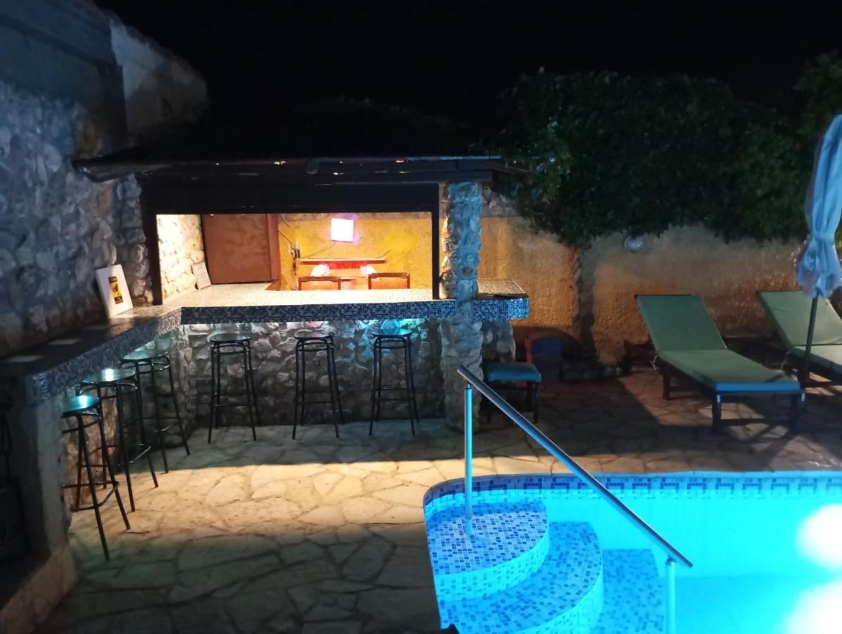 Xenonas Κithαiron Hotel Vilia ภายนอก รูปภาพ
