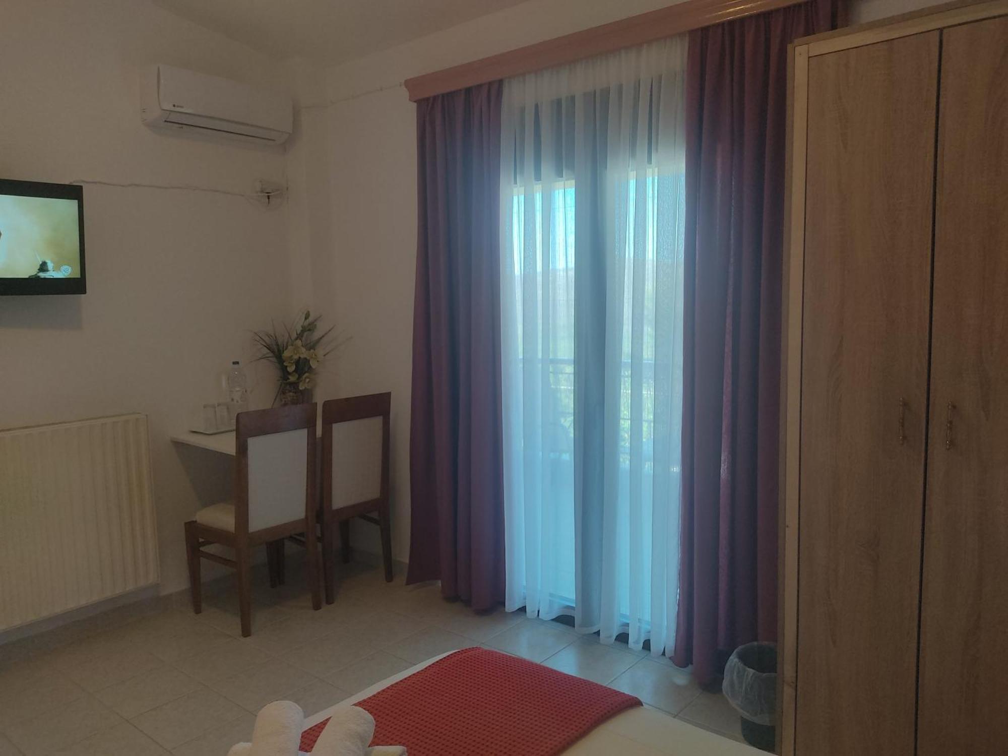 Xenonas Κithαiron Hotel Vilia ภายนอก รูปภาพ