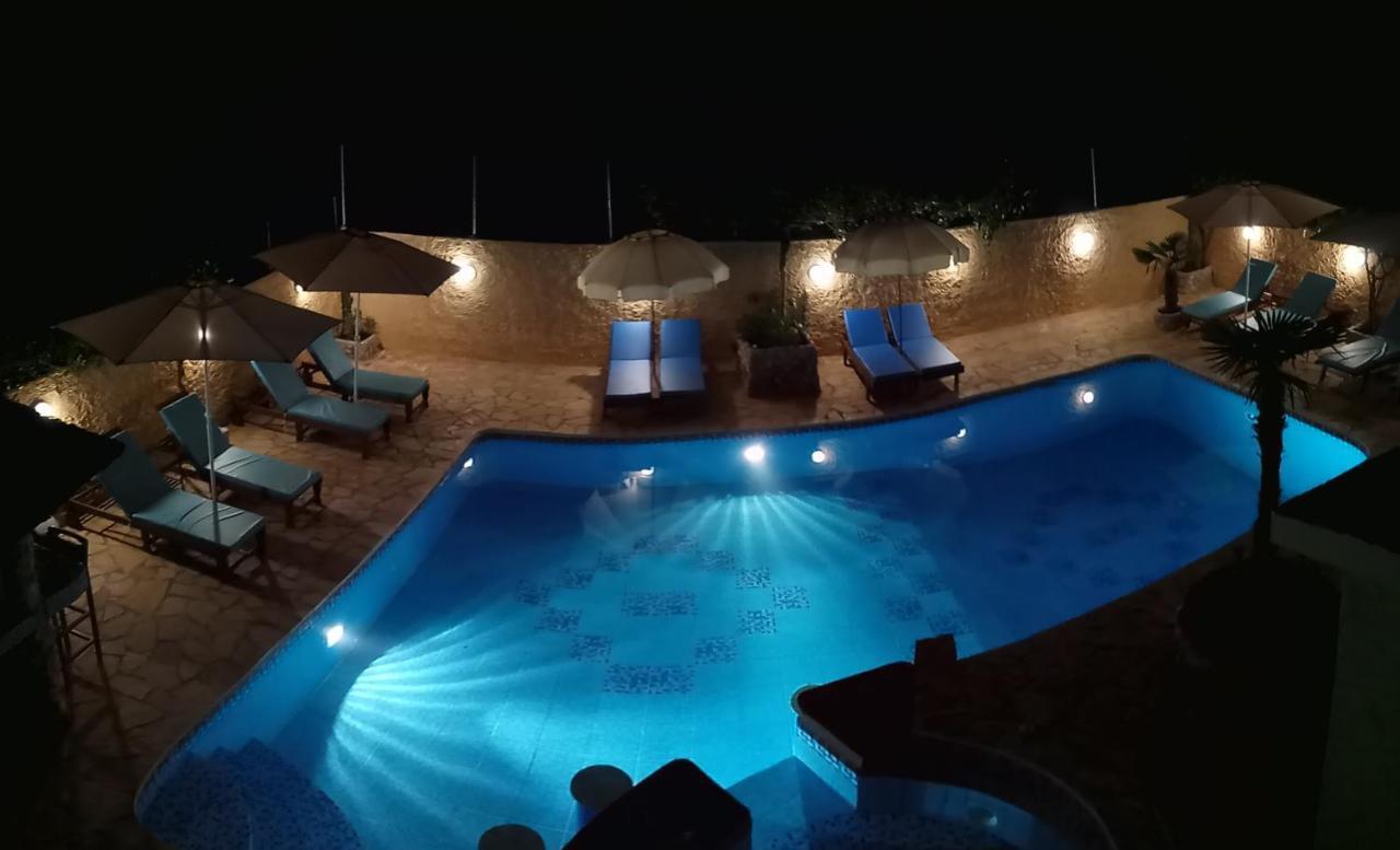 Xenonas Κithαiron Hotel Vilia ภายนอก รูปภาพ